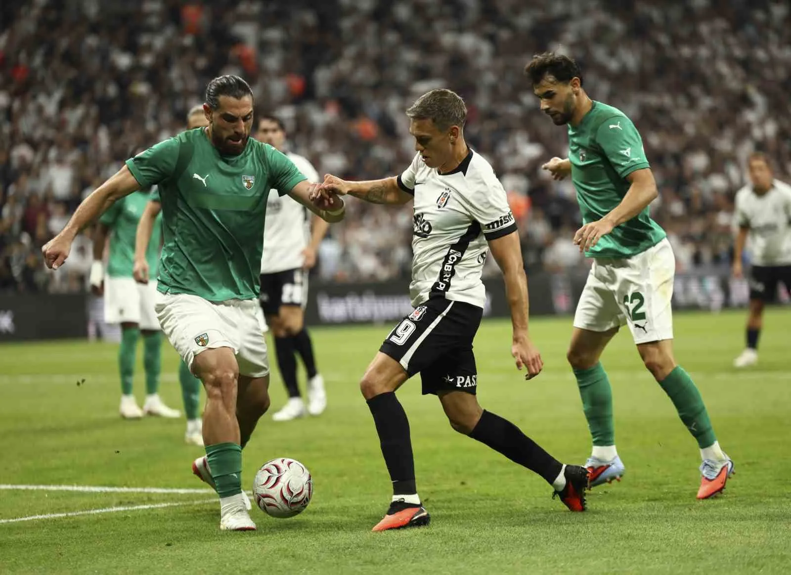 BEŞİKTAŞ, UEFA AVRUPA LİGİ PLAY-OFF TURU İLK MAÇINDA SAHASINDA KARŞILAŞTIĞI LİTVANYA EKİBİ KAUNO ZALGİRİS’İ 3-0 MAĞLUP ETTİ.