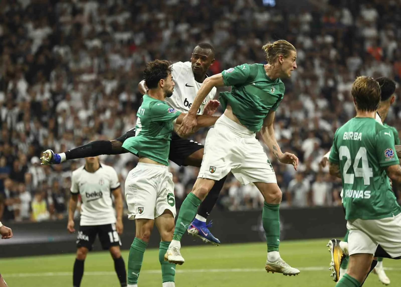 BEŞİKTAŞ, UEFA AVRUPA LİGİ PLAY-OFF TURU İLK MAÇINDA SAHASINDA KARŞILAŞTIĞI LİTVANYA EKİBİ KAUNO ZALGİRİS’İ 3-0 MAĞLUP ETTİ.