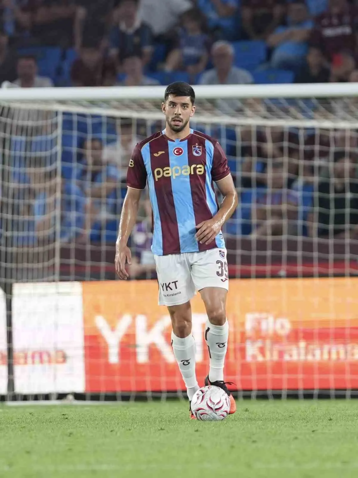 MÜSABAKANIN İLK YARI KONUK TAKIMIN 1-0 ÜSTÜNLÜĞÜYLE TAMAMLANDI.