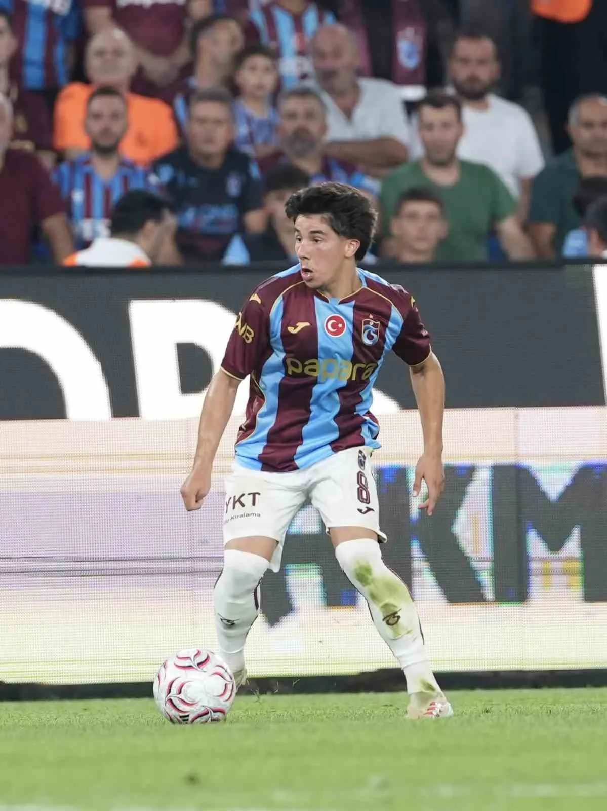 MÜSABAKANIN İLK YARI KONUK TAKIMIN 1-0 ÜSTÜNLÜĞÜYLE TAMAMLANDI.