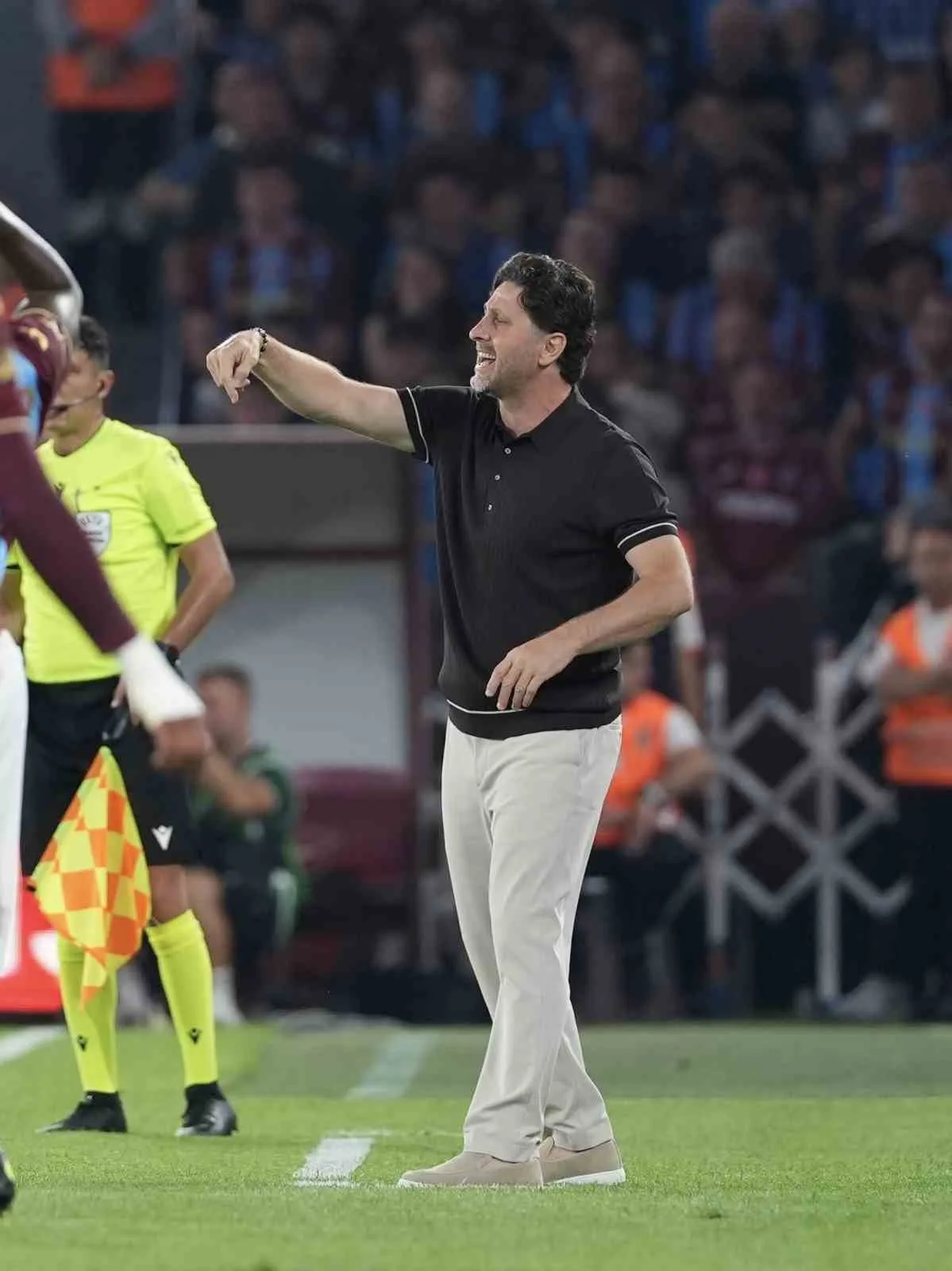 MÜSABAKANIN İLK YARI KONUK TAKIMIN 1-0 ÜSTÜNLÜĞÜYLE TAMAMLANDI.