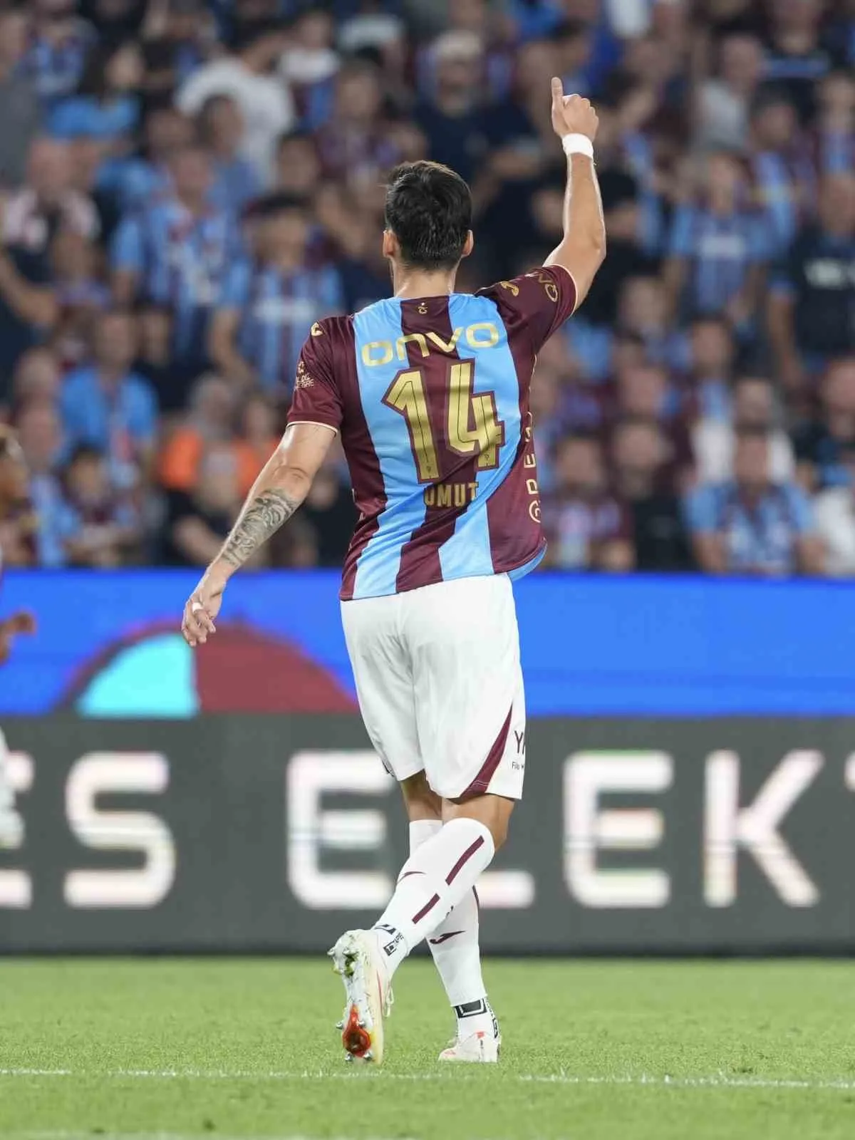 MÜSABAKANIN İLK YARI KONUK TAKIMIN 1-0 ÜSTÜNLÜĞÜYLE TAMAMLANDI.