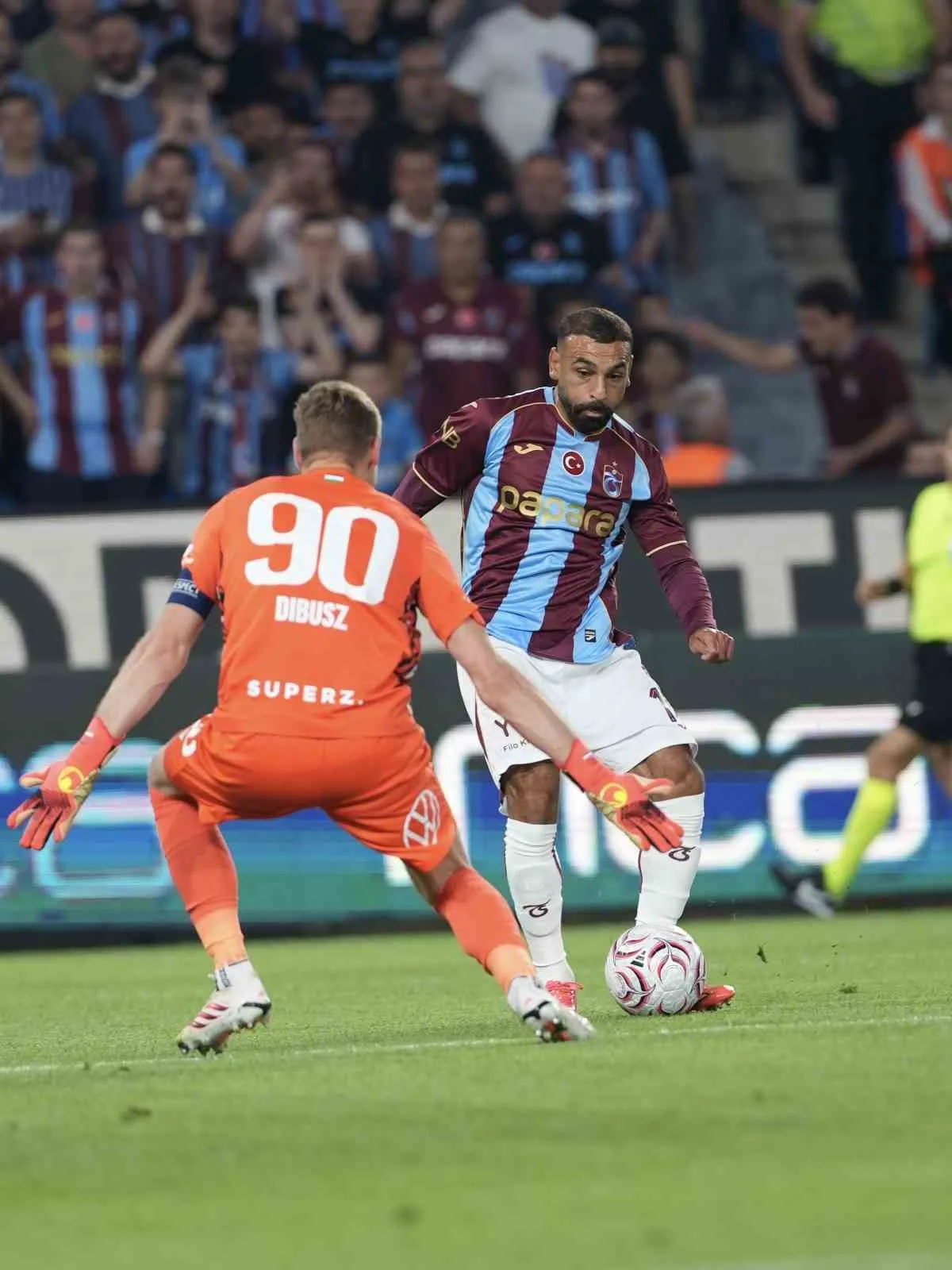 MÜSABAKANIN İLK YARI KONUK TAKIMIN 1-0 ÜSTÜNLÜĞÜYLE TAMAMLANDI.