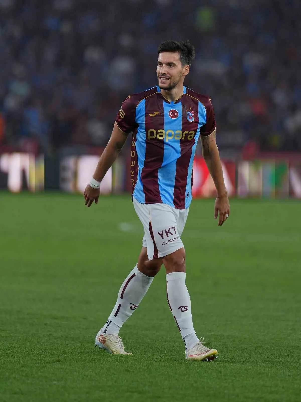 MÜSABAKANIN İLK YARI KONUK TAKIMIN 1-0 ÜSTÜNLÜĞÜYLE TAMAMLANDI.
