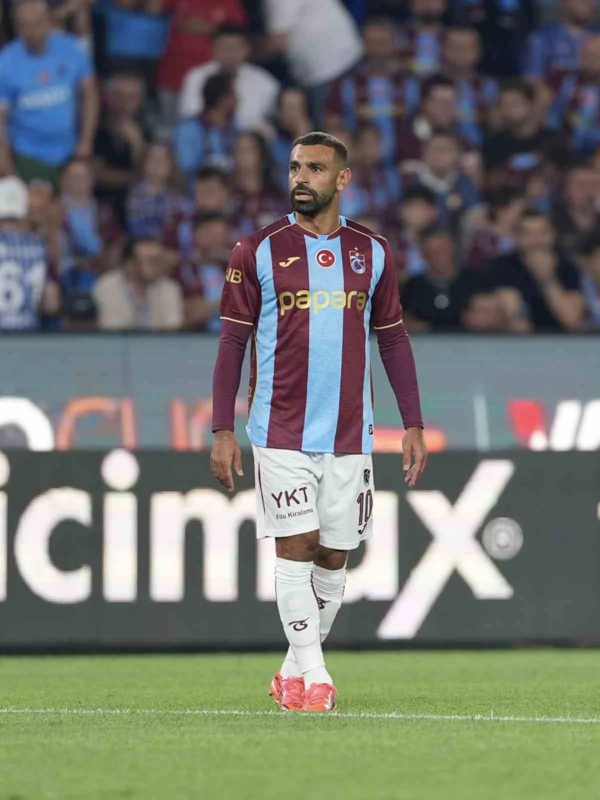 MÜSABAKANIN İLK YARI KONUK TAKIMIN 1-0 ÜSTÜNLÜĞÜYLE TAMAMLANDI.