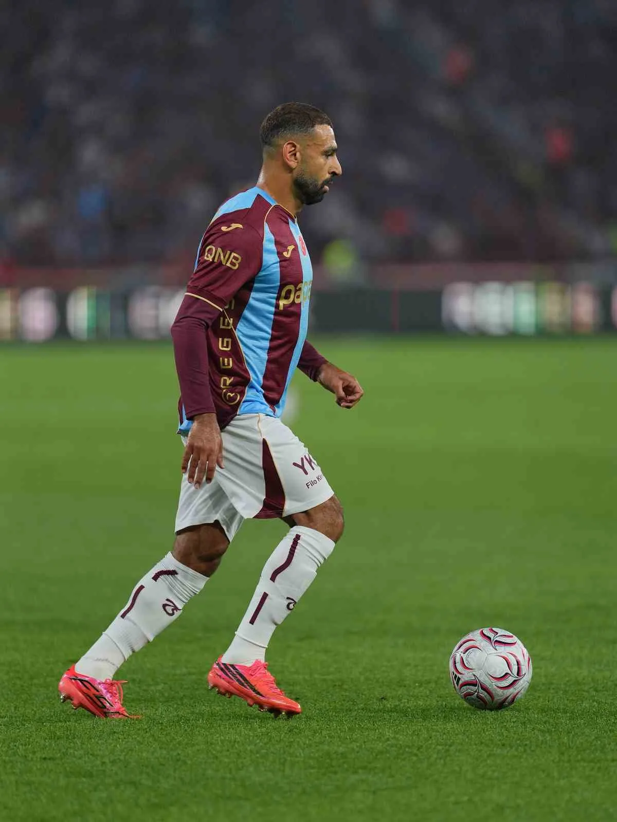 MÜSABAKANIN İLK YARI KONUK TAKIMIN 1-0 ÜSTÜNLÜĞÜYLE TAMAMLANDI.