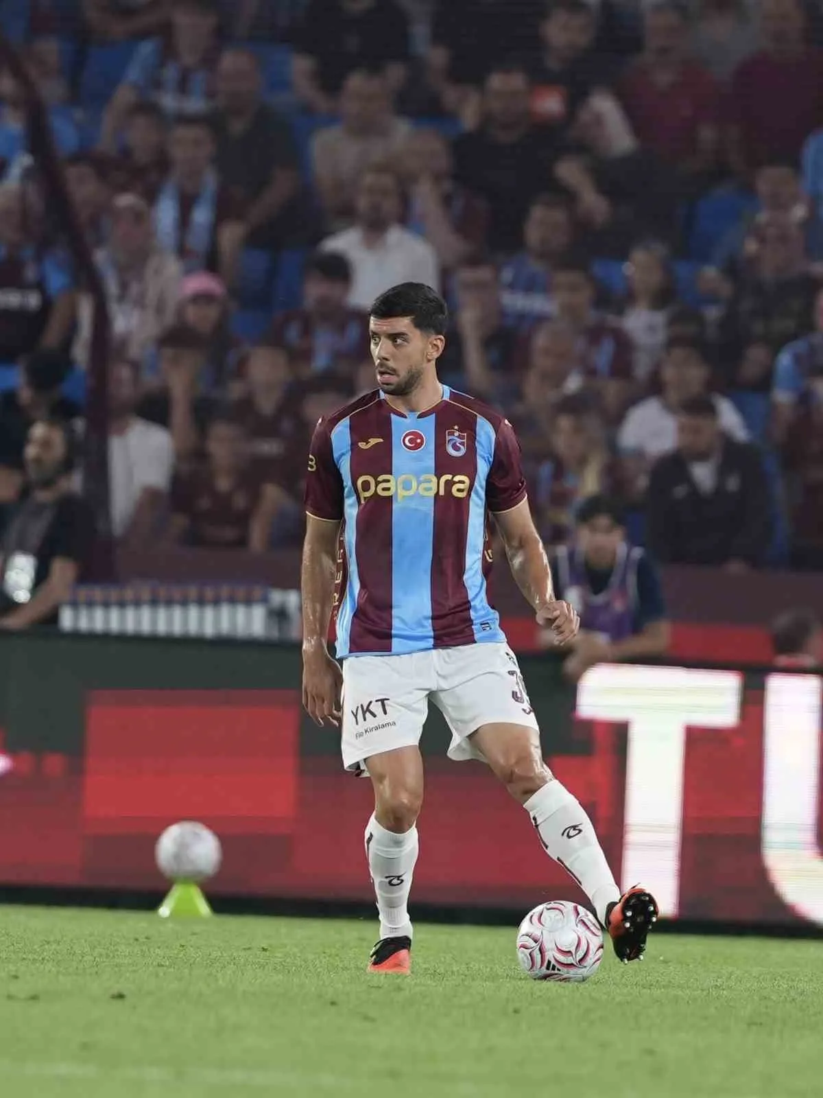 MÜSABAKANIN İLK YARI KONUK TAKIMIN 1-0 ÜSTÜNLÜĞÜYLE TAMAMLANDI.