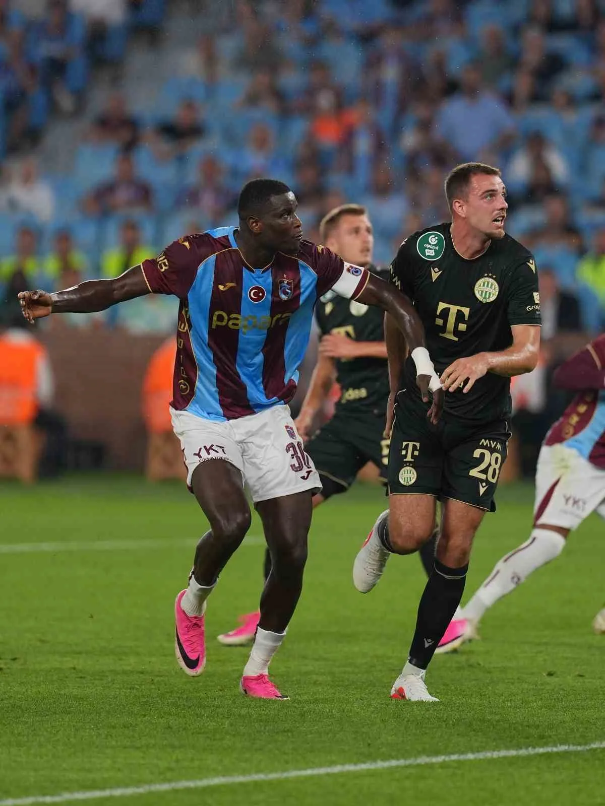 MÜSABAKANIN İLK YARI KONUK TAKIMIN 1-0 ÜSTÜNLÜĞÜYLE TAMAMLANDI.