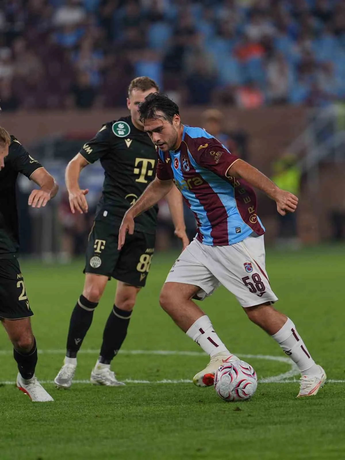 UEFA AVRUPA LİGİ PLAY-OFF TURU İLK MAÇINDA TRABZONSPOR, SAHASINDA MACARİSTAN EKİBİ FERENCVAROS'A 1-0 MAĞLUP OLDU