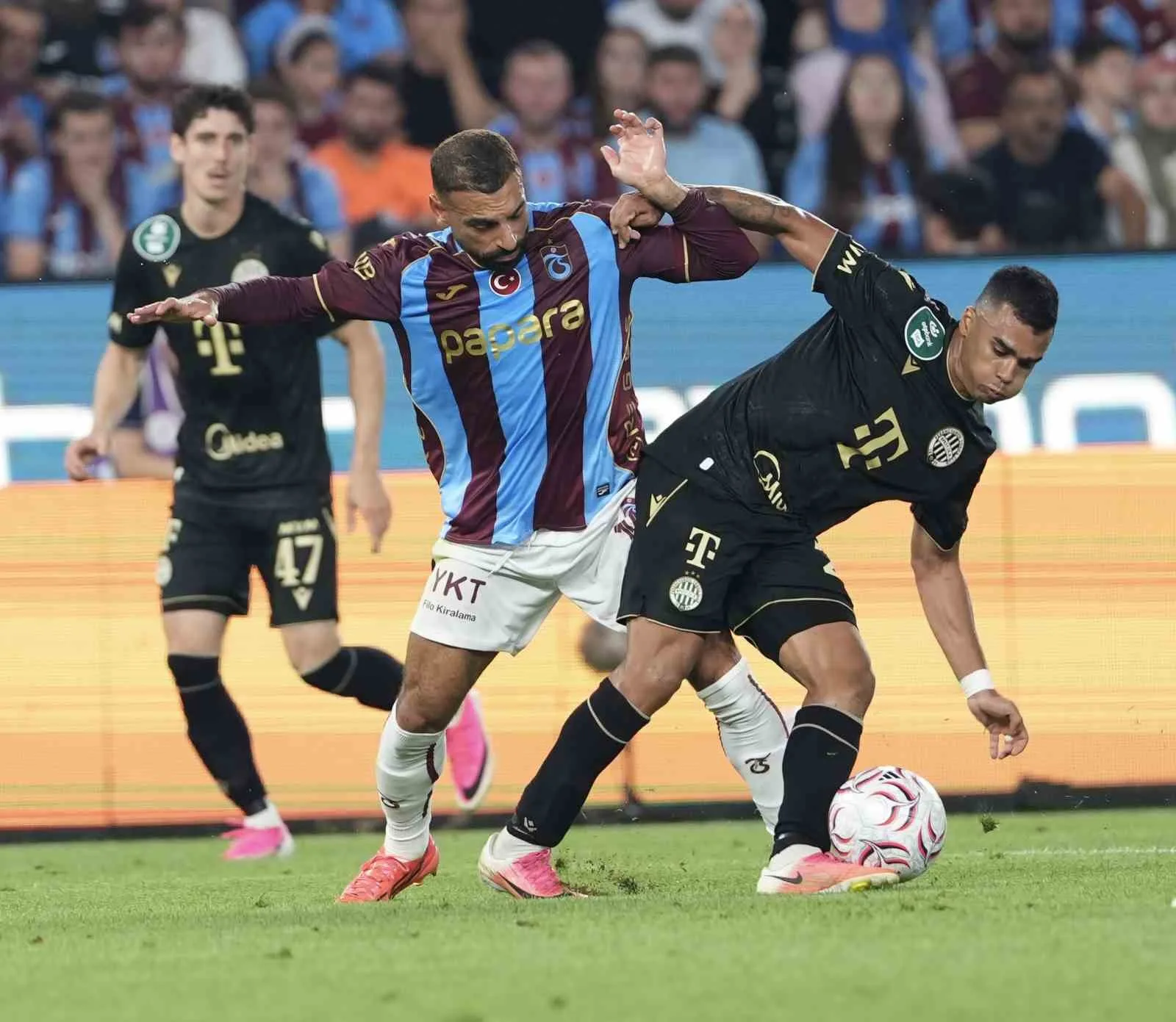 UEFA AVRUPA LİGİ PLAY-OFF TURU İLK MAÇINDA TRABZONSPOR, SAHASINDA MACARİSTAN EKİBİ FERENCVAROS'A 1-0 MAĞLUP OLDU
