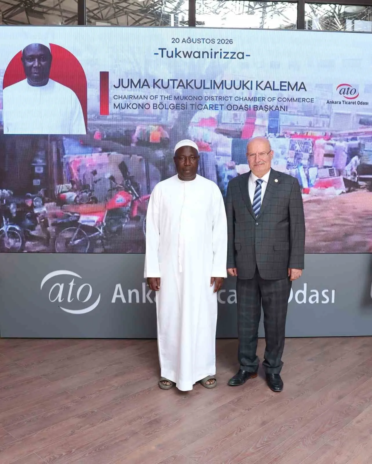 UGANDA MUKONO BÖLGESİ TİCARET ODASI BAŞKANI JUMA KUTAKULİMUUKİ KALEMA ATO İLE MUKONO BÖLGESİ TİCARET ODASI ARASINDA BİR İŞ BİRLİĞİ PROTOKOLÜ İMZALANMASINI ÖNERDİ.