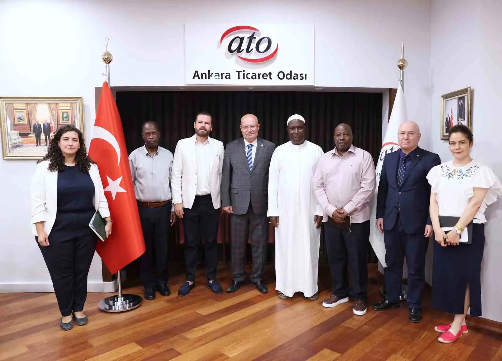 UGANDA MUKONO BÖLGESİ TİCARET ODASI BAŞKANI JUMA KUTAKULİMUUKİ KALEMA ATO İLE MUKONO BÖLGESİ TİCARET ODASI ARASINDA BİR İŞ BİRLİĞİ PROTOKOLÜ İMZALANMASINI ÖNERDİ.