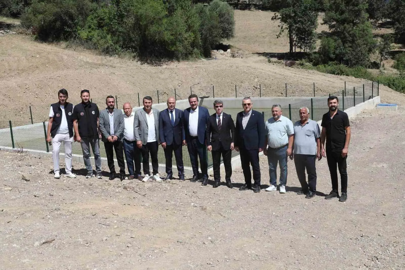 AÇILIŞ PROGRAMINA AMASYA VALİSİ ÖNDER BAKAN, AK PARTİ AMASYA MİLLETVEKİLLERİ HALUK İPEK VE HASAN ÇİLEZ, DİĞER YETKİLİLER VE KÖY SAKİNLERİ DE KATILDI.