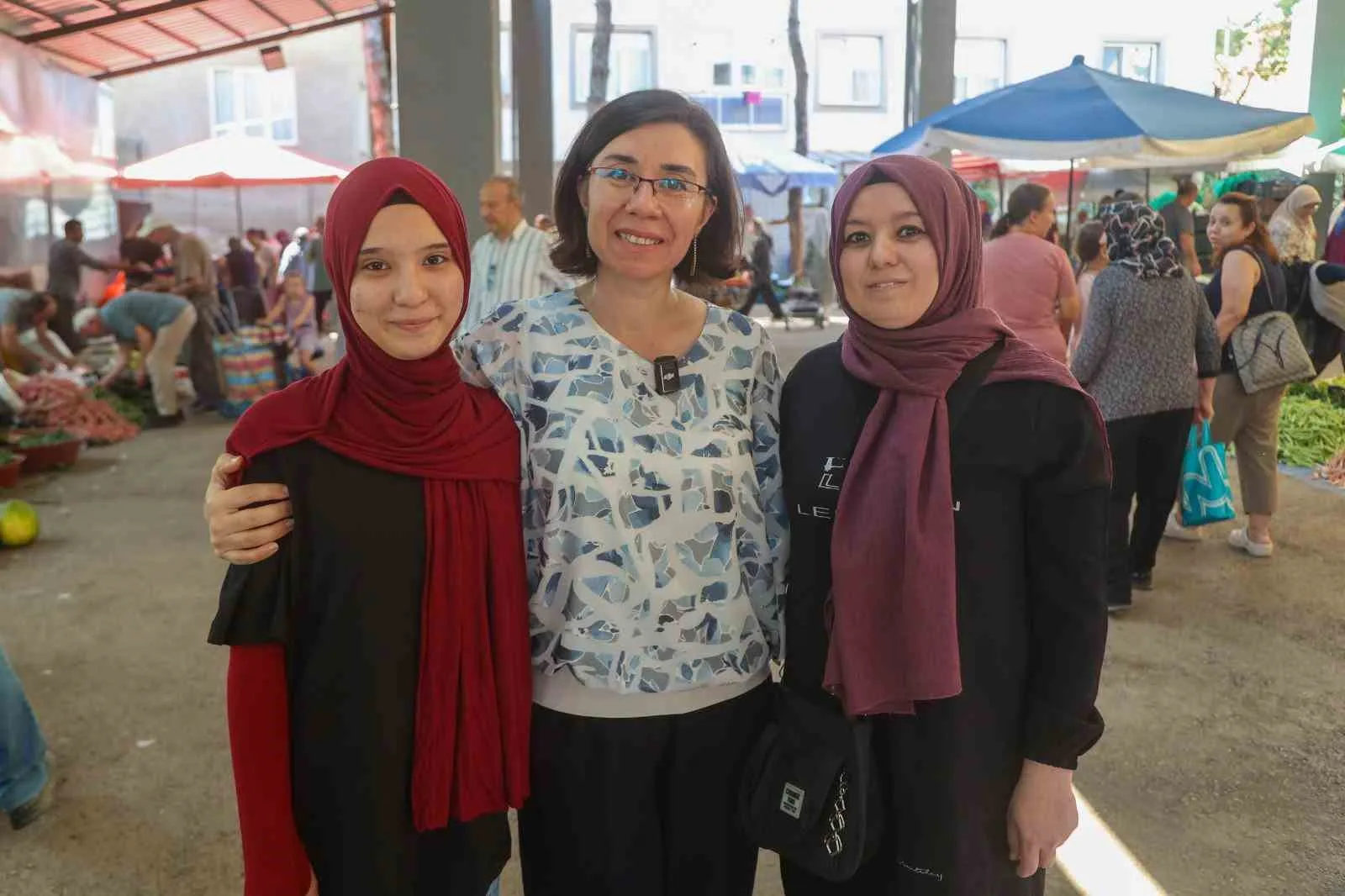 UŞAK BELEDİYE BAŞKAN VEKİLİ HATİCE TEREKECİ ÖZKAN, ŞEKEREVLERİ PAZARI’NI ZİYARET EDEREK ESNAF VE VATANDAŞLARLA BİR ARAYA GELDİ.