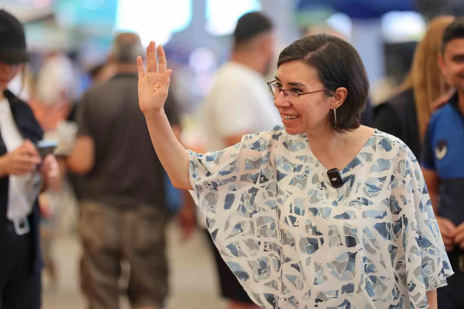 UŞAK BELEDİYE BAŞKAN VEKİLİ HATİCE TEREKECİ ÖZKAN, ŞEKEREVLERİ PAZARI’NI ZİYARET EDEREK ESNAF VE VATANDAŞLARLA BİR ARAYA GELDİ.