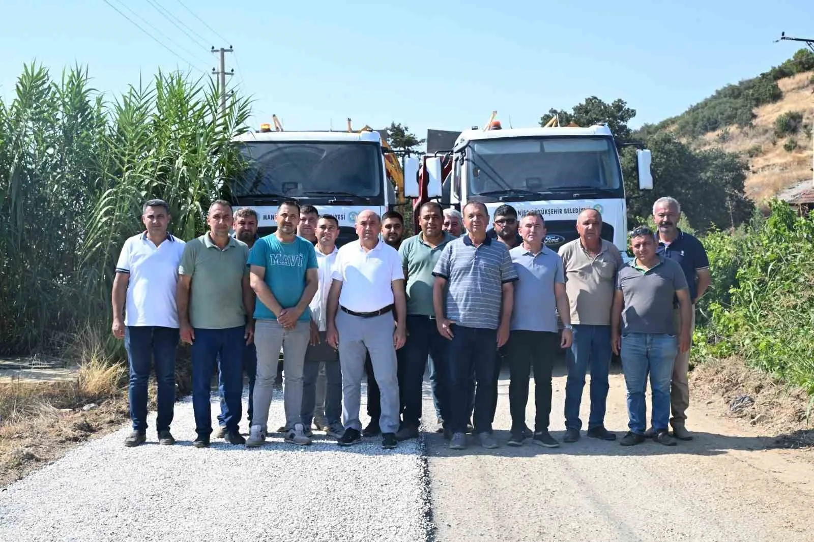 MANİSA BÜYÜKŞEHİR BELEDİYESİ, TARIMSAL ÜRETİMİN YOĞUN OLDUĞU SARIGÖL İLÇESİNDE ULAŞIM ALTYAPISINI GÜÇLENDİRMEK AMACIYLA ÇALIŞMALARINI SÜRDÜRÜYOR.
