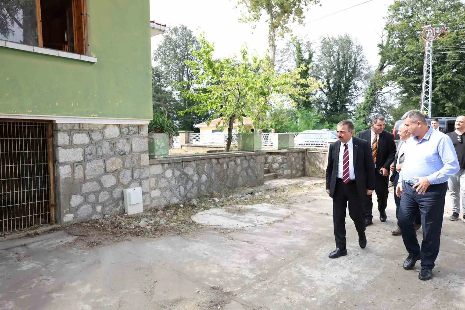 ZONGULDAK VALİSİ OSMAN HACIBEKTAŞOĞLU, GEÇMİŞTE TÜRKİYE TAŞKÖMÜRÜ KURUMU TARAFINDAN LOJMAN OLARAK KULLANILAN TARİHİ YAPININ RESTORE EDİLEREK MÜZEYE DÖNÜŞTÜRÜLMESİ TALİMATI VERDİ.