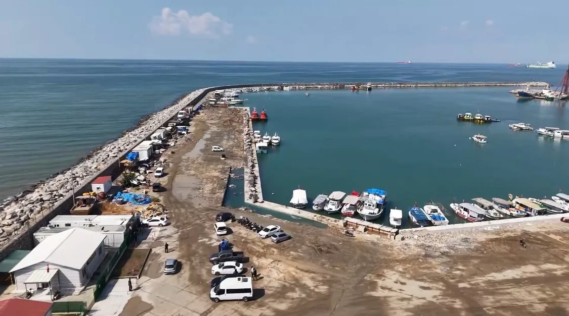 HATAY VALİSİ MUSTAFA MASATLI, DÖRTYOL BALIKÇI BARINAĞI’NDA DEVAM EDEN YENİLEME ÇALIŞMALARINI YERİNDE İNCELEYEREK YETKİLİLERDEN BİLGİ ALDI.