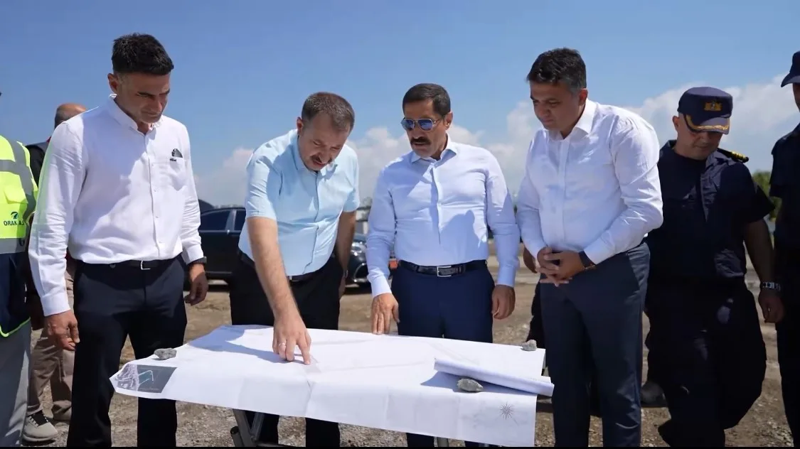 HATAY VALİSİ MUSTAFA MASATLI, DÖRTYOL BALIKÇI BARINAĞI’NDA DEVAM EDEN YENİLEME ÇALIŞMALARINI YERİNDE İNCELEYEREK YETKİLİLERDEN BİLGİ ALDI.