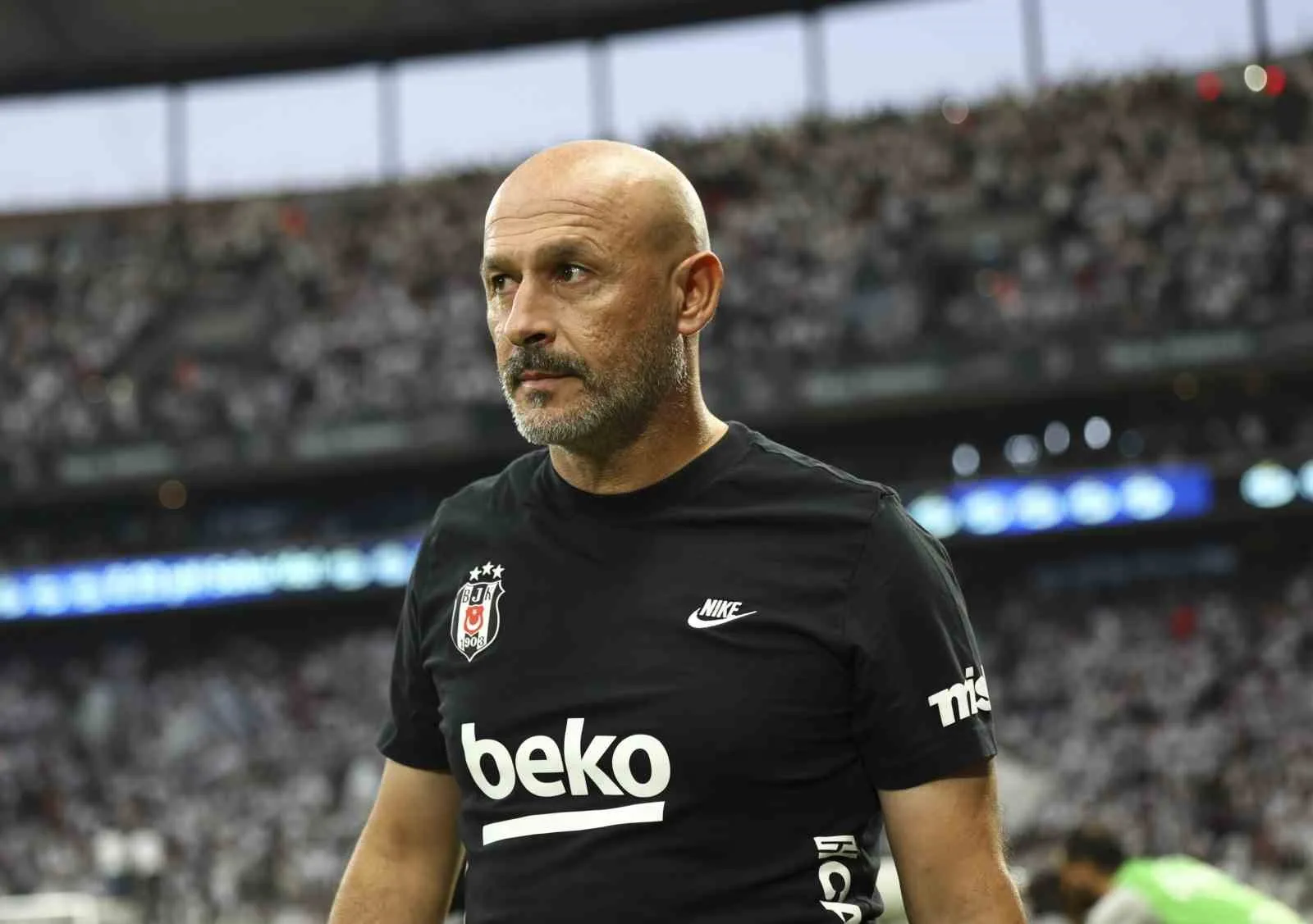 BEŞİKTAŞ TEKNİK DİREKTÖRÜ VİNCENZO ITALİANO, SÜPER LİG’DE SON OYNANAN EYÜPSPOR MAÇININ 11’İNDEN 3 DEĞİŞİKLİK YAPARAK KAUNO ZALGİRİS KARŞISINA ÇIKTI.