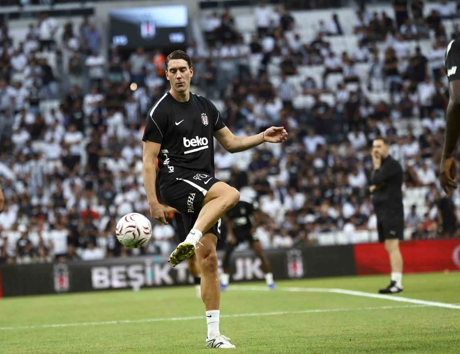 DUSAN VLAHOVİC İLK KEZ MAÇ KADROSUNDA YER ALDI