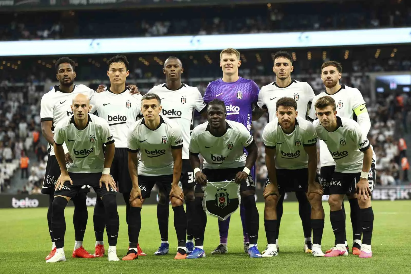 BEŞİKTAŞ TEKNİK DİREKTÖRÜ VİNCENZO ITALİANO, SÜPER LİG’DE SON OYNANAN EYÜPSPOR MAÇININ 11’İNDEN 3 DEĞİŞİKLİK YAPARAK KAUNO ZALGİRİS KARŞISINA ÇIKTI