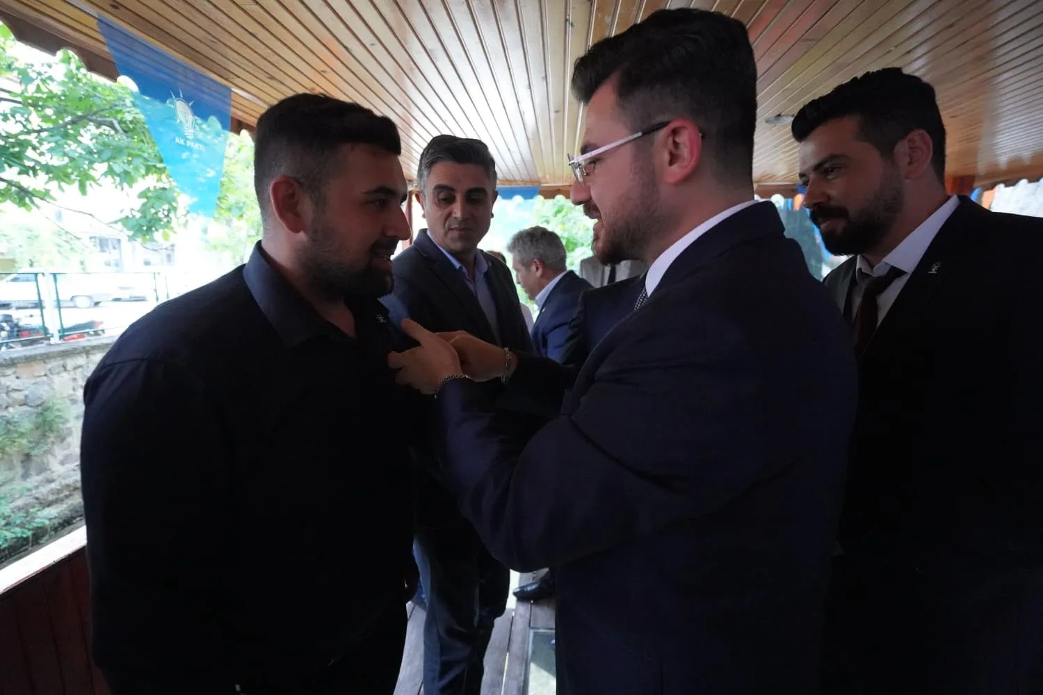 AK PARTİ KAYSERİ İL BAŞKANLIĞI, TEŞKİLAT ÇALIŞMALARINI SAHADA VE İLÇELERDE SÜRDÜRÜRKEN, YAHYALI’DA ANAHTAR PARTİ, İYİ PARTİ VE CUMHURİYET HALK PARTİSİ'NDEN VATANDAŞLAR AK PARTİ AİLESİNE KATILDI.