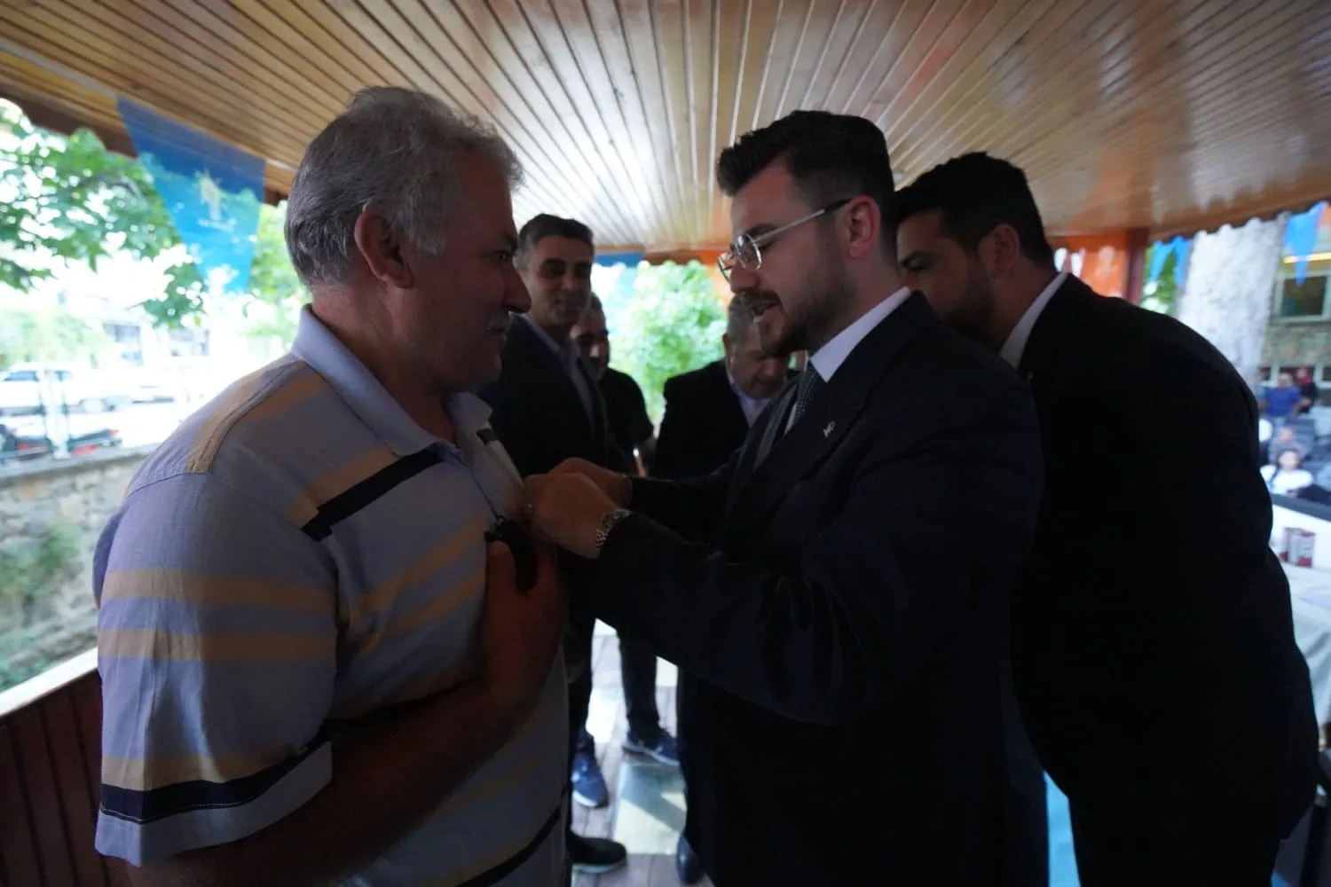 AK PARTİ KAYSERİ İL BAŞKANLIĞI, TEŞKİLAT ÇALIŞMALARINI SAHADA VE İLÇELERDE SÜRDÜRÜRKEN, YAHYALI’DA ANAHTAR PARTİ, İYİ PARTİ VE CUMHURİYET HALK PARTİSİ'NDEN VATANDAŞLAR AK PARTİ AİLESİNE KATILDI.