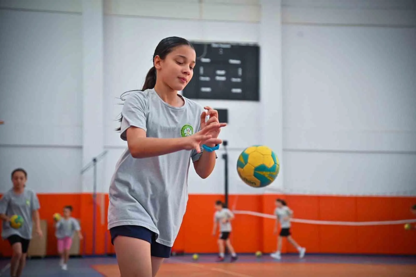MANİSA BÜYÜKŞEHİR BELEDİYESPOR KULÜBÜ TARAFINDAN ÇOCUKLARIN YAZ TATİLİNİ SPORLA GEÇİRMESİ AMACIYLA DÜZENLENEN YAZ SPOR OKULLARI, 25 AĞUSTOS SALI GÜNÜ GERÇEKLEŞTİRİLECEK KAPANIŞ VE SERTİFİKA TÖRENİYLE SONA ERECEK.