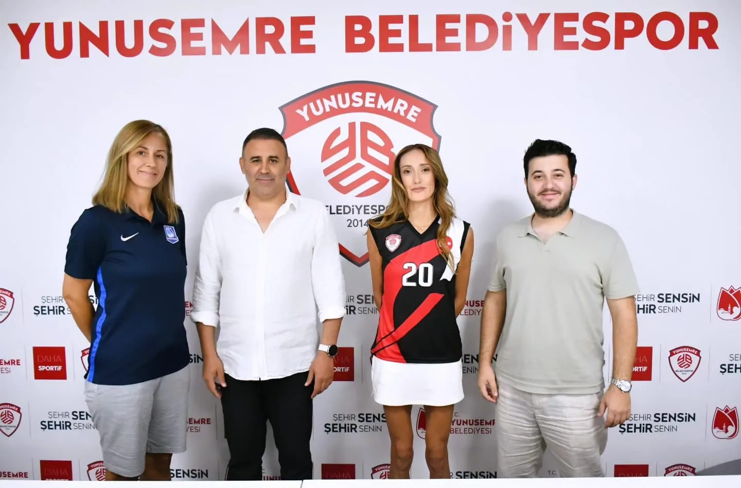 KADINLAR VOLEYBOL 2. LİG’DE YENİ SEZON HAZIRLIKLARINI SÜRDÜREN YUNUSEMRE BELEDİYESPOR, İŞİTME ENGELLİLER MİLLİ TAKIMI’NIN BAŞARILI SMAÇÖRÜ SELİNAY AKÇİN’İ KADROSUNA KATTI. MİLLİ FORMAYLA DÜNYA VE OLİMPİYAT ŞAMPİYONLUKLARI YAŞAYAN AKÇİN, YENİ SEZONDA YUNUSEMRE BELEDİYESPOR’UN BAŞARISI İÇİN MÜCADELE EDECEK.