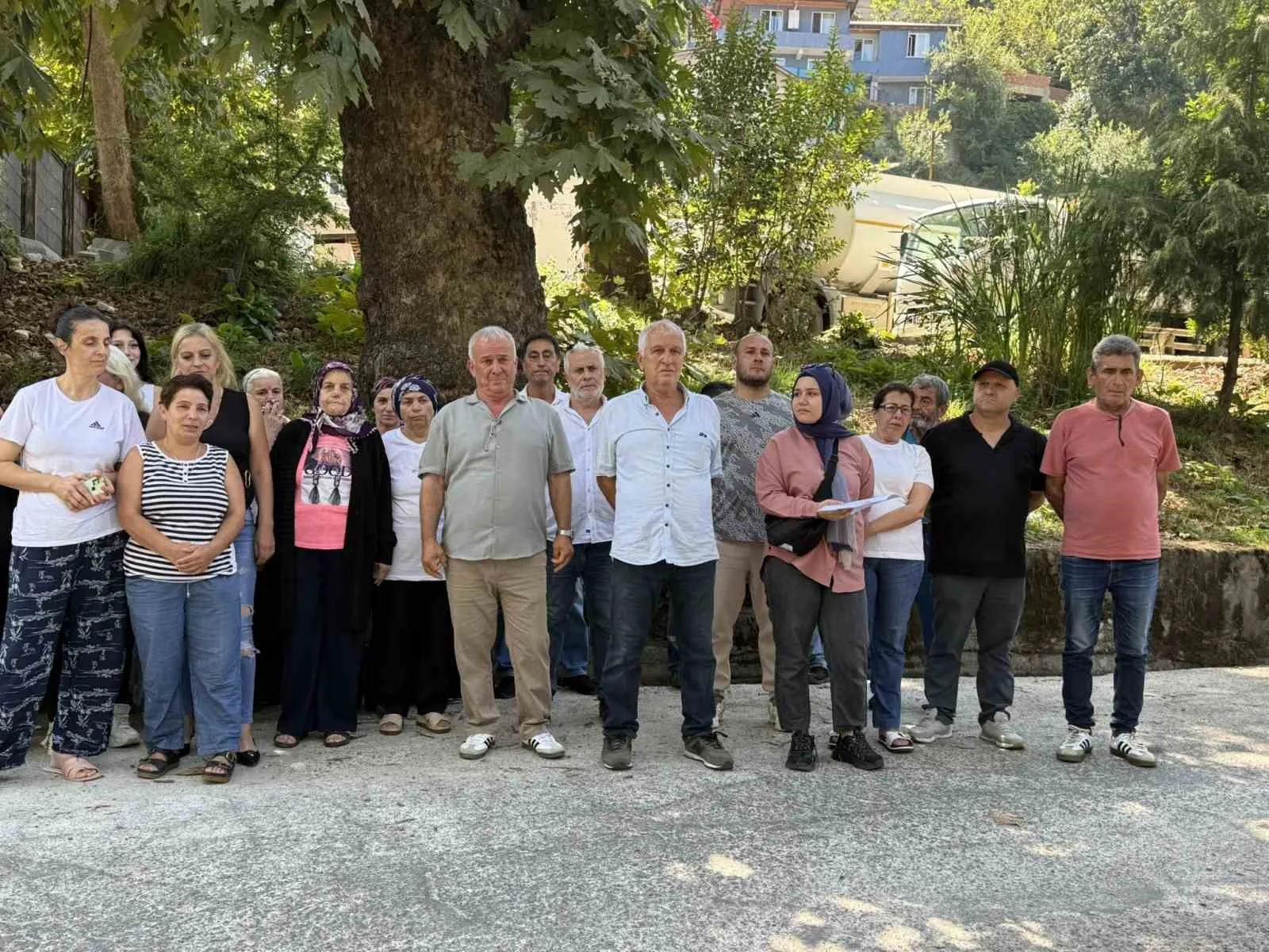 VALİLİK VE ÇEVRE, ŞEHİRCİLİK VE İKLİM DEĞİŞİKLİĞİ İL MÜDÜRLÜĞÜ'NE RESMİ BAŞVURUDA BULUNDUKLARINI İFADE EDEN MAHALLELİ, SONUÇ ALAMAMALARI HALİNDE BASINA VE SOSYAL MEDYAYA YÖNELDİKLERİNİ KAYDETTİ.