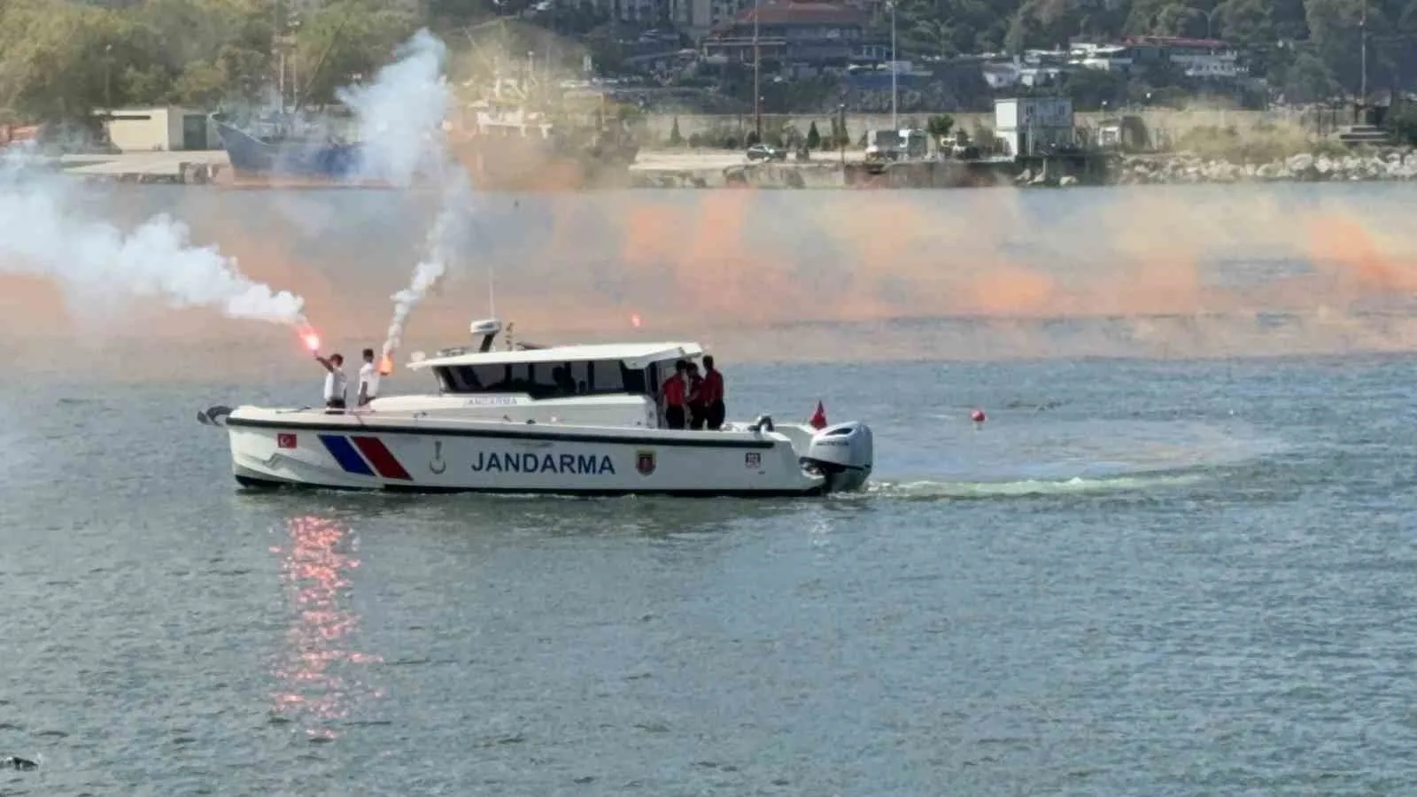 ZONGULDAK’TA 30 AĞUSTOS ZAFER BAYRAMI’NIN 104. YIL DÖNÜMÜ, DÜZENLENEN ÇELENK SUNMA, TEBRİKAT VE GEÇİT TÖRENLERİYLE KUTLANDI.