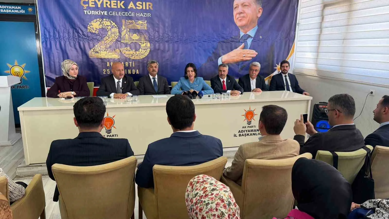 AK PARTİ ADIYAMAN İL BAŞKANLIĞINI ZİYARET EDEREK PARTİLİLERLE BİR ARAYA GELDİ VE BASIN AÇIKLAMASI YAPTI.
