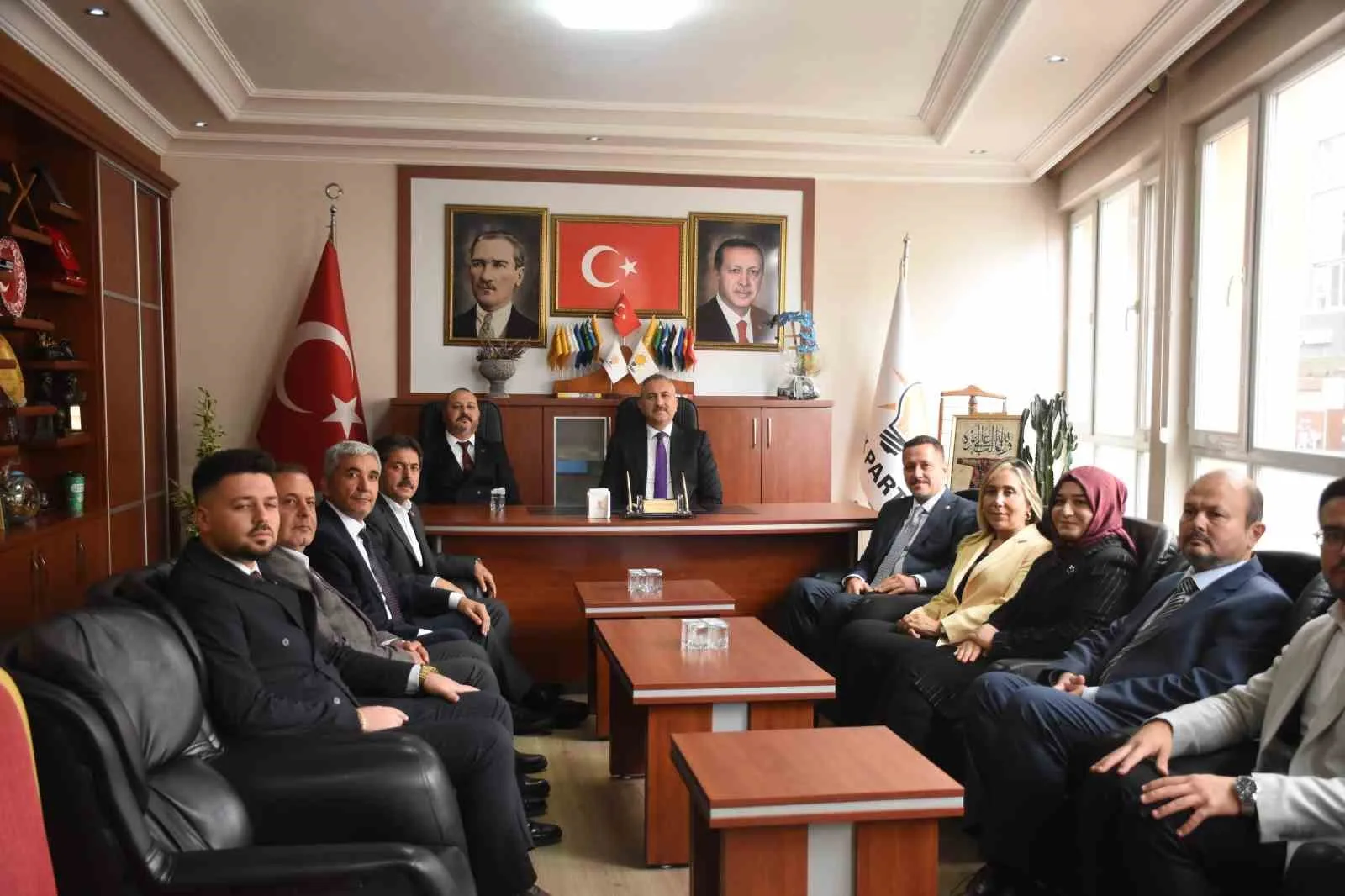 "TÜRKİYE YÜZYILI BULUŞMALARI" KAPSAMINDA KARAMAN'A GELEN AK PARTİ GRUP BAŞKANVEKİLİ ABDULHAMİT GÜL,, PARTİSİNİN İL BAŞKANLIĞI'NI ZİYARET ETTİ.