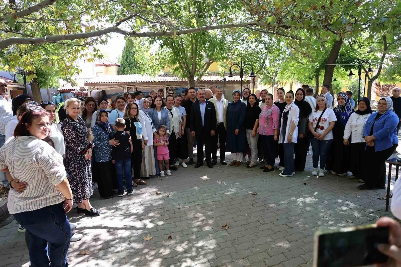 AK PARTİ DENİZLİ İL BAŞKANI MUHAMMET SUBAŞIOĞLU, BULDAN İLÇESİNİ ZİYARET ETTİ. BAŞKAN SUBAŞIOĞLU, "DENİZLİ'MİZİN HER KÖŞESİNDE HEMŞEHRİLERİMİZLE İÇ İÇE OLMAYI SÜRDÜRÜYORUZ. BULDANLI ÜRETİCİMİZİN, ESNAFIMIZIN VE HEMŞEHRİLERİMİZİN BEKLENTİLERİNİ DİNLEDİK, ÇÖZÜMÜ İÇİN GEREKLİ GİRİŞİMLERİ BAŞLATTIK" DEDİ.