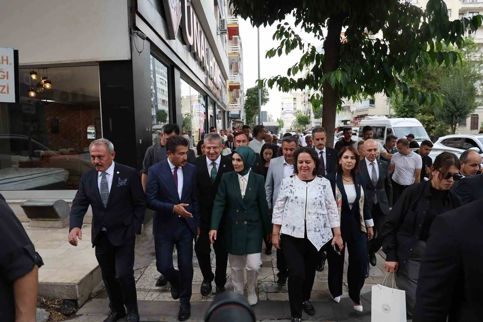 AK PARTİ, "TÜRKİYE YÜZYILI BULUŞMALARI" PROGRAMI KAPSAMINDA DENİZLİ GENELİNDE GENİŞ ÇAPLI BİR SAHA ÇALIŞMASI GERÇEKLEŞTİRDİ. AİLE VE SOSYAL HİZMETLER BAKANI MAHİNUR ÖZDEMİR GÖKTAŞ BAŞTA OLMAK ÜZERE, MİLLETVEKİLLERİ, MKYK ÜYELERİ VE TEŞKİLAT YÖNETİCİLERİ DENİZLİ’NİN MERKEZ VE ÇEVRE İLÇELERİNİN TAMAMINDA EŞ ZAMANLI ZİYARETLERDE BULUNDU.