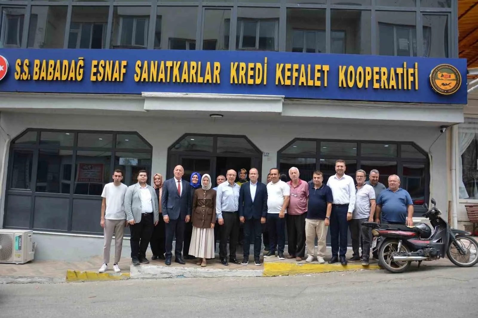 AK PARTİ, "TÜRKİYE YÜZYILI BULUŞMALARI" PROGRAMI KAPSAMINDA DENİZLİ GENELİNDE GENİŞ ÇAPLI BİR SAHA ÇALIŞMASI GERÇEKLEŞTİRDİ. AİLE VE SOSYAL HİZMETLER BAKANI MAHİNUR ÖZDEMİR GÖKTAŞ BAŞTA OLMAK ÜZERE, MİLLETVEKİLLERİ, MKYK ÜYELERİ VE TEŞKİLAT YÖNETİCİLERİ DENİZLİ’NİN MERKEZ VE ÇEVRE İLÇELERİNİN TAMAMINDA EŞ ZAMANLI ZİYARETLERDE BULUNDU.