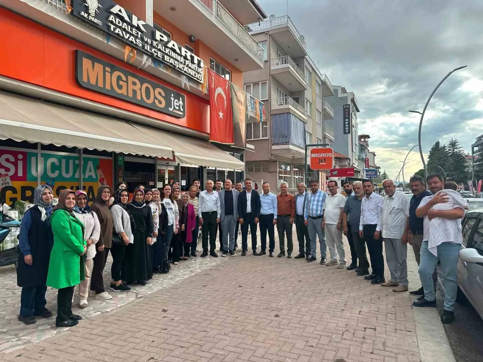 AK PARTİ, "TÜRKİYE YÜZYILI BULUŞMALARI" PROGRAMI KAPSAMINDA DENİZLİ GENELİNDE GENİŞ ÇAPLI BİR SAHA ÇALIŞMASI GERÇEKLEŞTİRDİ. AİLE VE SOSYAL HİZMETLER BAKANI MAHİNUR ÖZDEMİR GÖKTAŞ BAŞTA OLMAK ÜZERE, MİLLETVEKİLLERİ, MKYK ÜYELERİ VE TEŞKİLAT YÖNETİCİLERİ DENİZLİ’NİN MERKEZ VE ÇEVRE İLÇELERİNİN TAMAMINDA EŞ ZAMANLI ZİYARETLERDE BULUNDU.