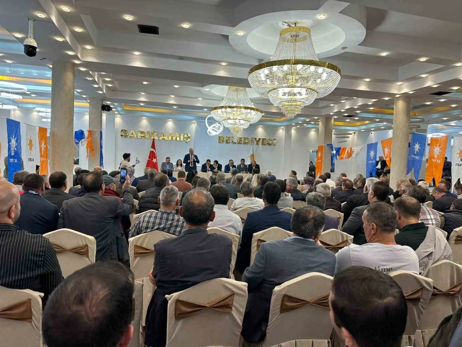 AK PARTİ KARS’TA İLÇE TEŞKİLATLARINI BULUŞTURDU: “BİRLİK VE BERABERLİK İÇİNDE ÇALIŞMAYA DEVAM EDECEĞİZ”(KARS-İHA)