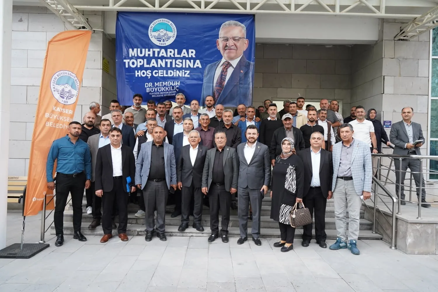 AK PARTİ KAYSERİ İL BAŞKANI HÜSEYİN OKANDAN, KAYSERİ BÜYÜKŞEHİR BELEDİYE BAŞKANI MEMDUH BÜYÜKKILIÇ VE TEŞKİLAT MENSUPLARIYLA BİRLİKTE FELAHİYE, AKKIŞLA VE ÖZVATAN İLÇELERİNDE MUHTARLARLA BİR ARAYA GELDİ.