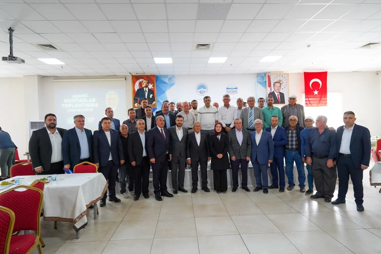AK PARTİ KAYSERİ İL BAŞKANI HÜSEYİN OKANDAN, KAYSERİ BÜYÜKŞEHİR BELEDİYE BAŞKANI MEMDUH BÜYÜKKILIÇ VE TEŞKİLAT MENSUPLARIYLA BİRLİKTE FELAHİYE, AKKIŞLA VE ÖZVATAN İLÇELERİNDE MUHTARLARLA BİR ARAYA GELDİ.