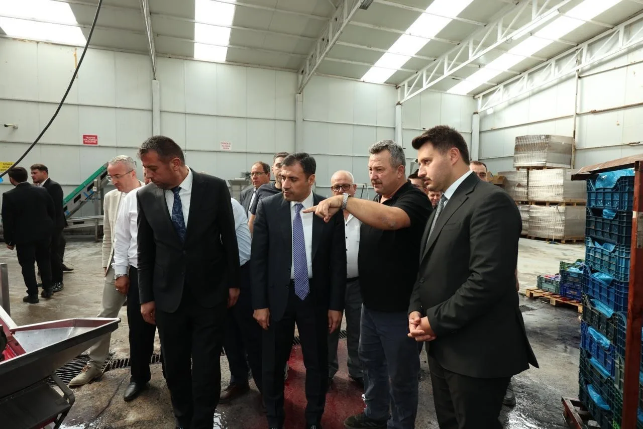 AK PARTİ KONYA İL BAŞKANI FATİH ÖZGÖKÇEN, DOĞANHİSAR İLÇESİNDE GERÇEKLEŞTİRDİĞİ KAPSAMLI SAHA PROGRAMINDA VATANDAŞLARLA, ÜRETİCİLERLE VE ESNAFLA BİR ARAYA GELDİ.