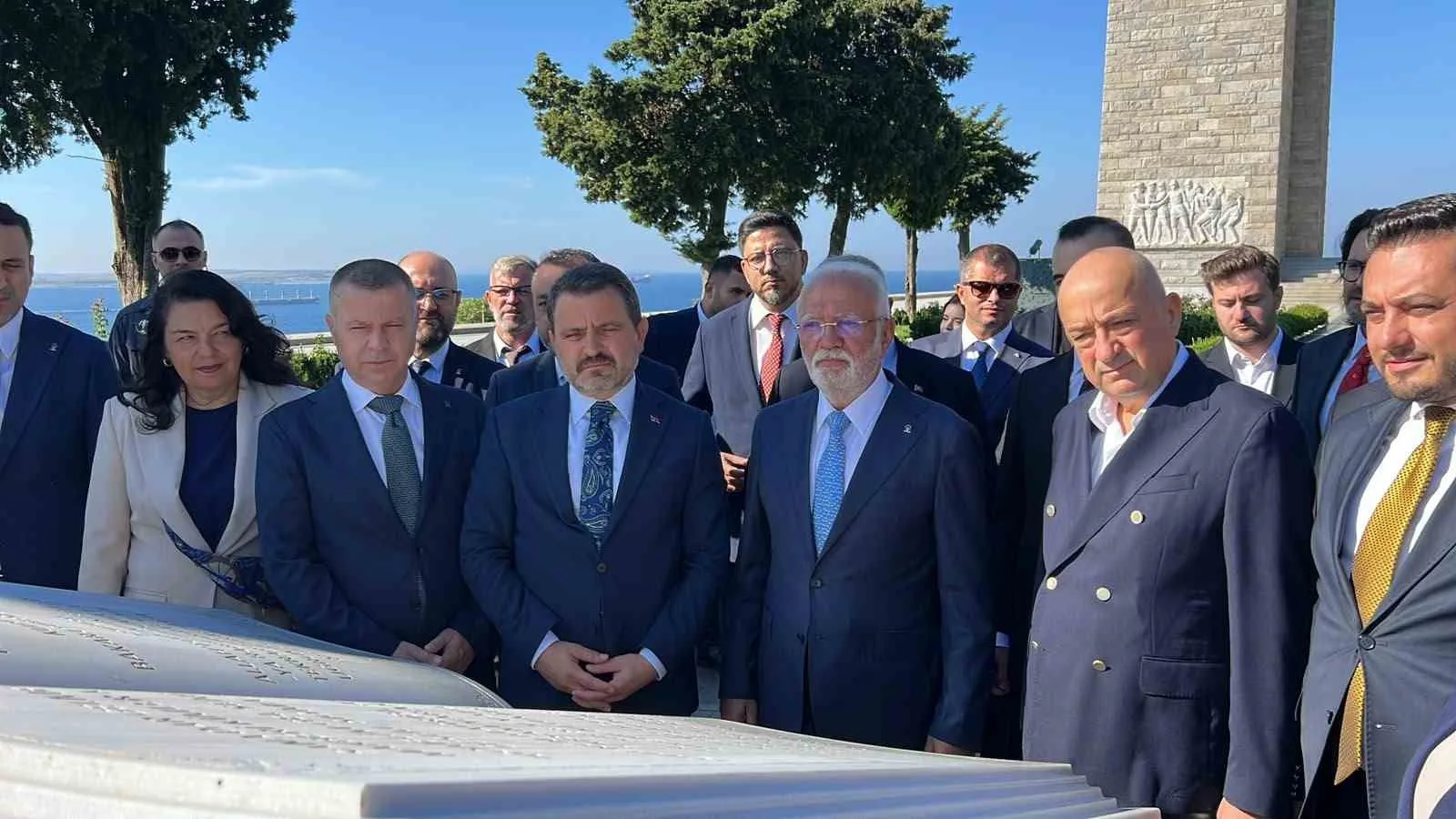 AK PARTİ GENEL BAŞKANVEKİLİ MUSTAFA ELİTAŞ, ÇANAKKALE SAVAŞLARININ YAŞANDIĞI TARİHİ GELİBOLU YARIMADASINDA ŞEHİTLER ABİDESİNİ ZİYARET ETTİ.