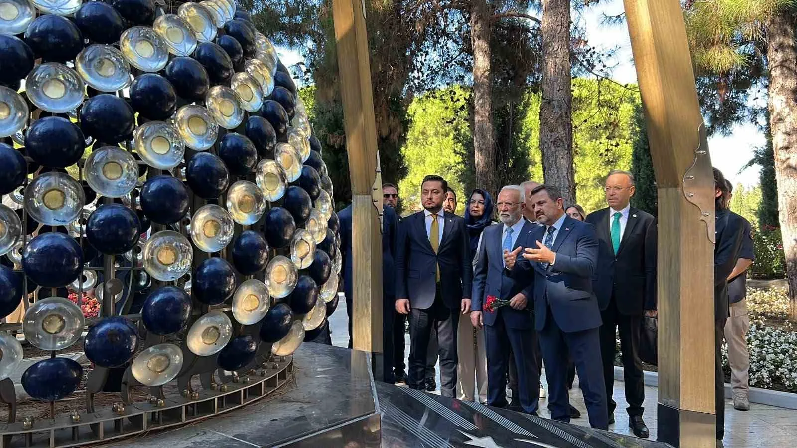 AK PARTİ GENEL BAŞKANVEKİLİ MUSTAFA ELİTAŞ, ÇANAKKALE SAVAŞLARININ YAŞANDIĞI TARİHİ GELİBOLU YARIMADASINDA ŞEHİTLER ABİDESİNİ ZİYARET ETTİ.