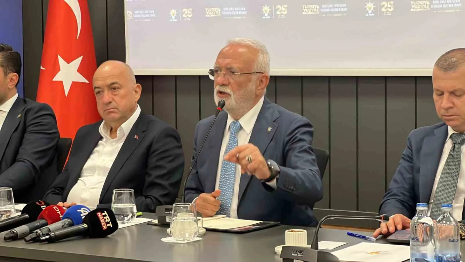 TÜRKİYE YÜZYILI BULUŞMALARI ÇERÇEVESİNDE ÇANAKKALE’YE GELEN AK PARTİ GENEL BAŞKANVEKİLİ MUSTAFA ELİTAŞ, ÇANAKKALE'DE BİR TAKIM ZİYARETLERDE BULUNDU.