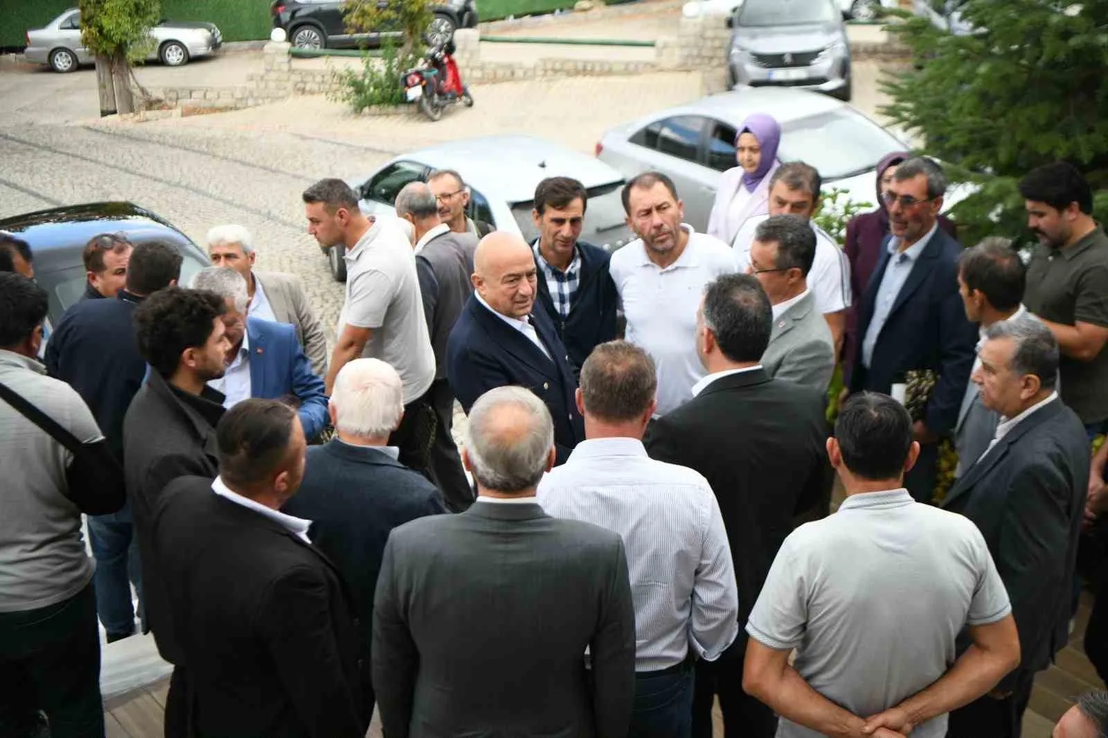ÇANAKKALE’NİN BAYRAMİÇ VE YENİCE İLÇELERİNDE KÖY VE MAHALLE MUHTARLARIYLA BİR ARAYA GELEN AK PARTİ ÇANAKKALE MİLLETVEKİLİ AYHAN GİDER, TERÖRÜN GÜNDEMDEN ÇIKTIĞI BİR TÜRKİYE ENERJİSİNİ KALKINMAYA, ÜRETİME VE VATANDAŞIN İHTİYAÇLARINA DAHA GÜÇLÜ BİÇİMDE YÖNELTECEĞİNİ SÖYLEDİ.
