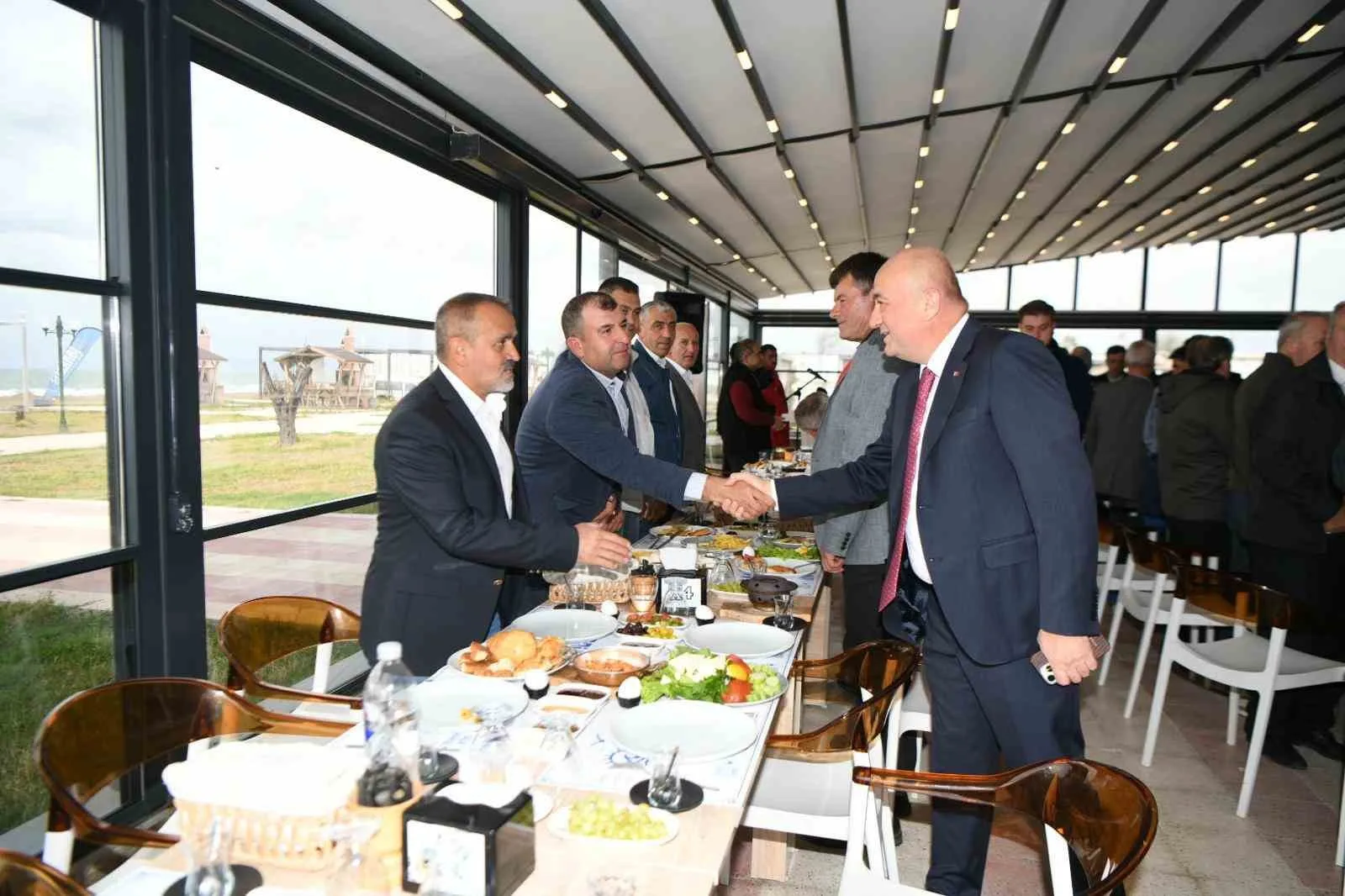 AK PARTİ ÇANAKKALE MİLLETVEKİLİ AYHAN GİDER, BİGA İLÇESİNE BAĞLI KARABİGA BELDESİNDE KÖY VE MAHALLE MUHTARLARIYLA BİR ARAYA GELDİ.