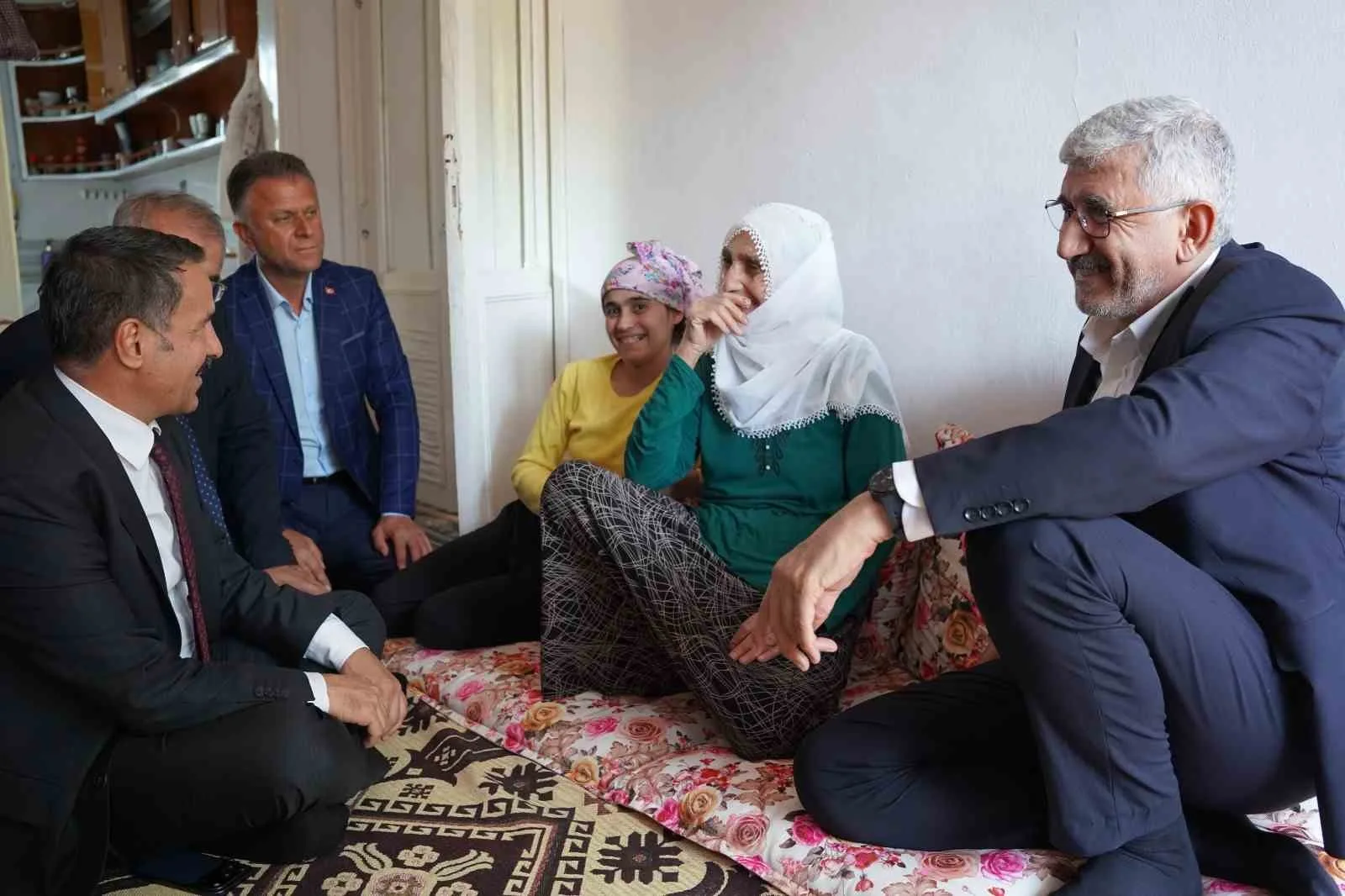 AK PARTİ’Lİ YAMAN, TÜRKİYE YÜZYILI BULUŞMALARI KAPSAMINDA KAHTA’DA TEMASLARDA BULUNDU