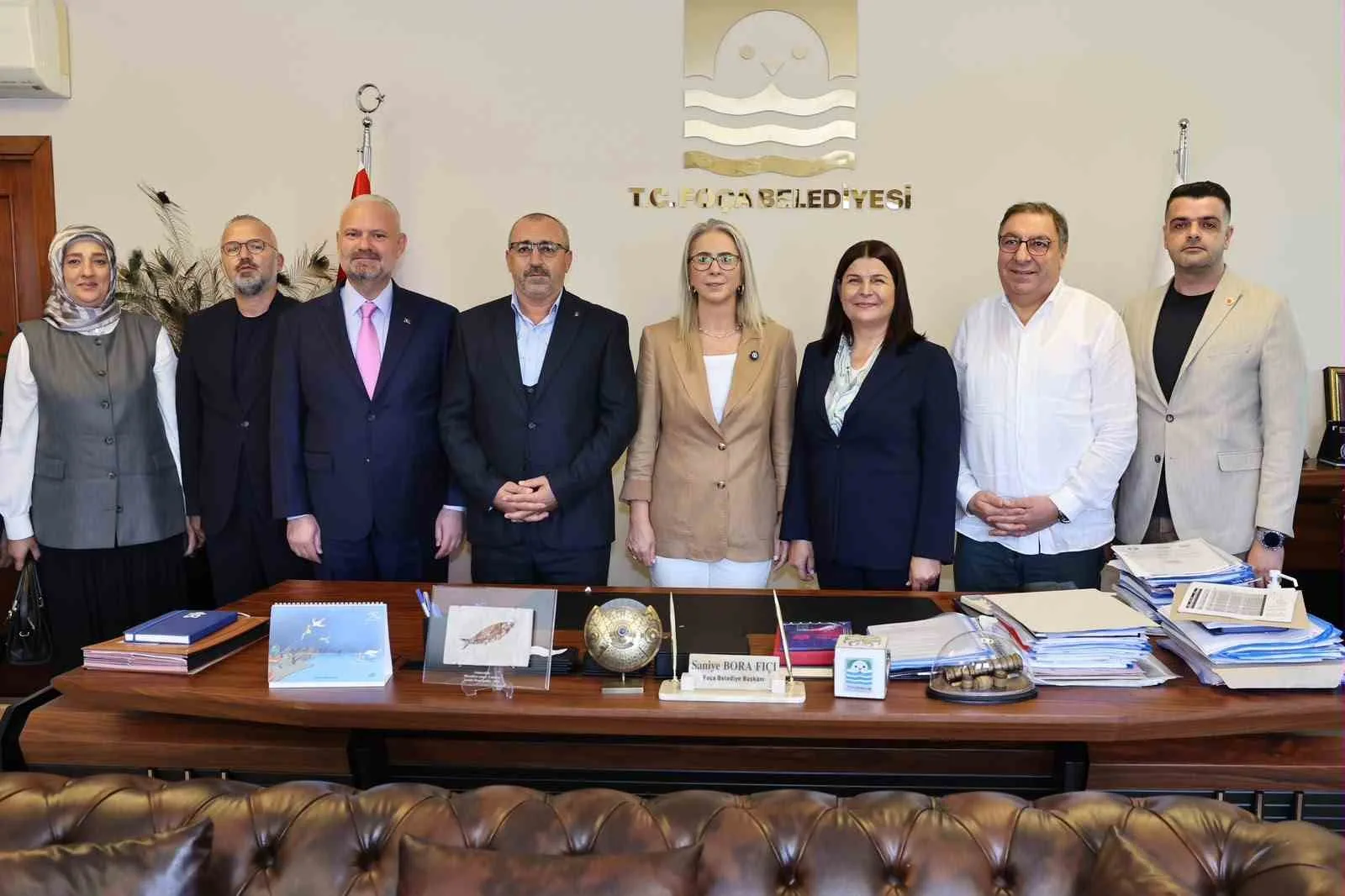 AK PARTİ İZMİR MİLLETVEKİLİ VE YEREL YÖNETİMLER BAŞKAN YARDIMCISI CEYDA BÖLÜNMEZ ÇANKIRI, CHP’DEN AK PARTİ’YE GEÇEN FOÇA BELEDİYE BAŞKANI SANİYE BORA FIÇI’YI ZİYARET ETTİ.