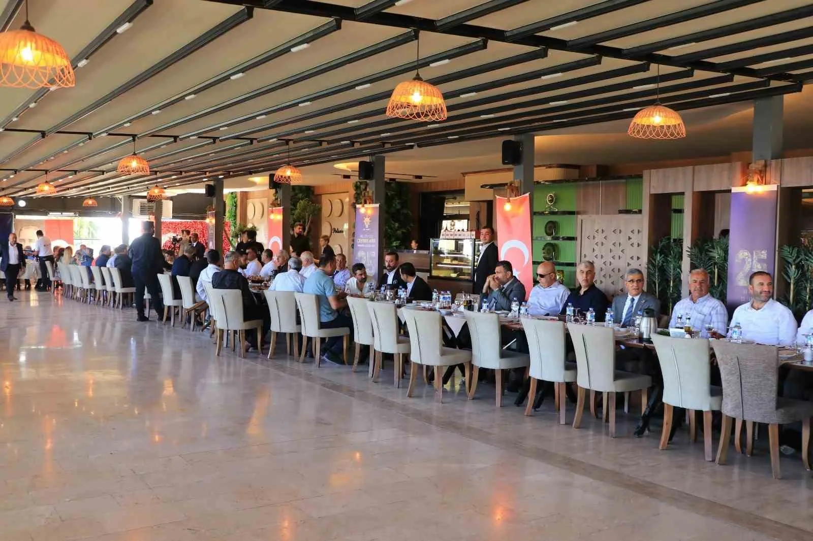 TÜRKİYE YÜZYILI BULUŞMALARI KAPSAMINDA KİLİS'E GELEN AK PARTİ GRUP BAŞKANVEKİLİ MUHAMMET EMİN AKBAŞOĞLU, AK PARTİ KİLİS TEŞKİLATI İLE İSTANBUL, GAZİANTEP VE HATAY MİLLETVEKİLLERİNİN KATILIMIYLA KİLİS POLİSEVİ'NDE ÇEŞİTLİ TEMASLARDA BULUNDU